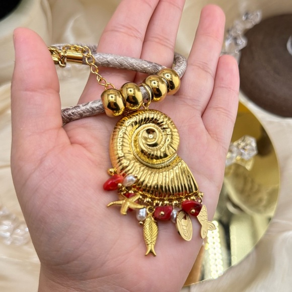 Golden Seashell Pendant Necklace – Nautical Charm with Natural Stone Accents - Picture 14 of 17